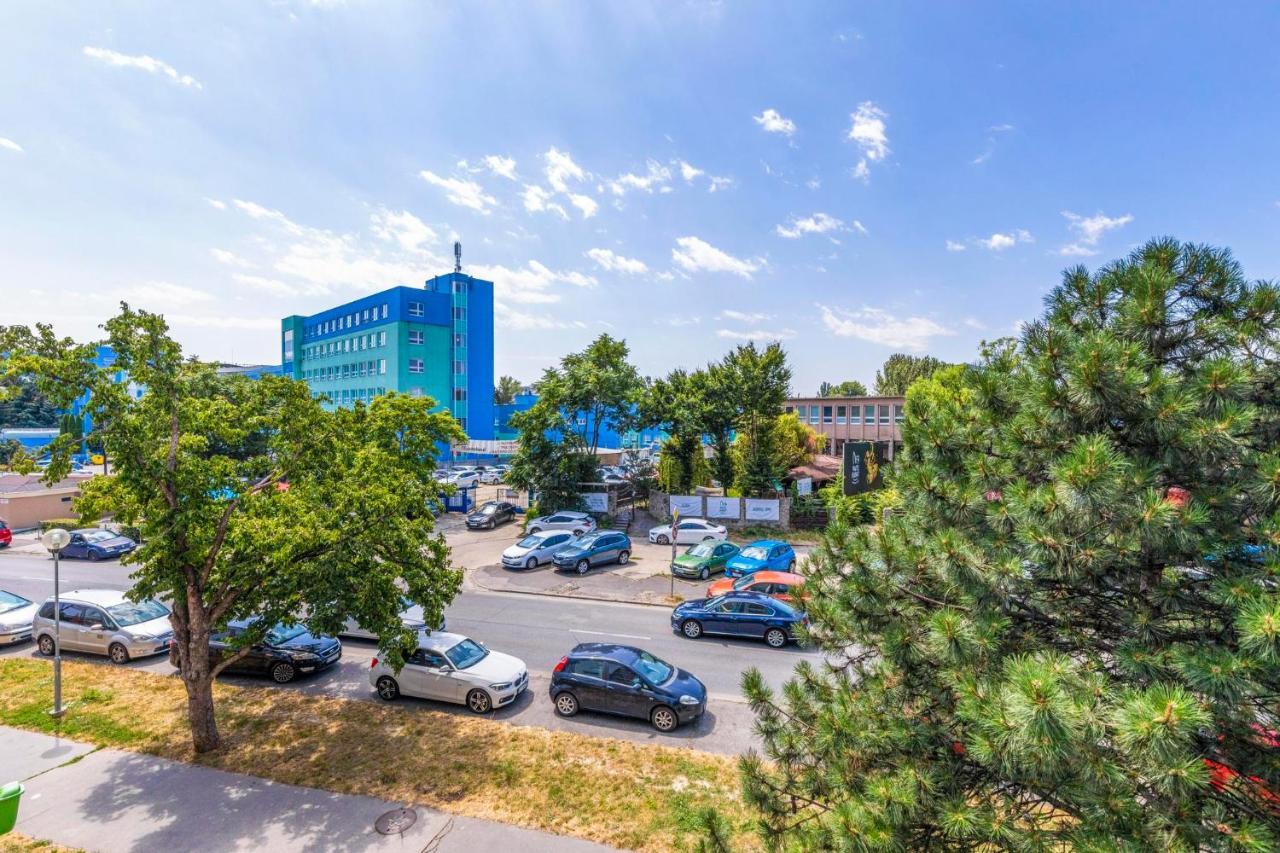 Apartment 20 Minutes From City Center W Netflix, Coffee Or Tea & Parking Bratislava Extérieur photo