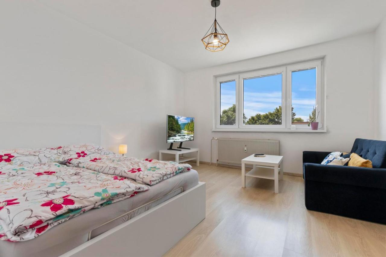 Apartment 20 Minutes From City Center W Netflix, Coffee Or Tea & Parking Bratislava Extérieur photo